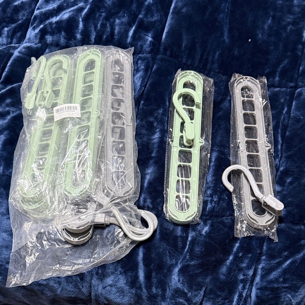 9 Green and Gray Space-Saving Hangers